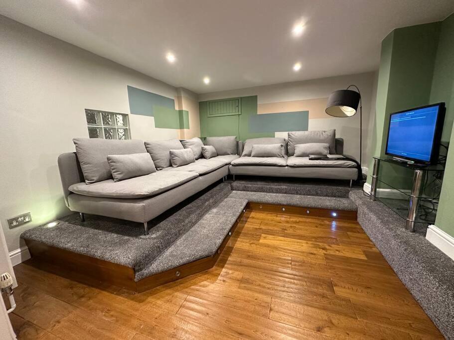 Stunning 5 Bed House In Chapel Allerton, Sleeps 9 Leeds  Exterior photo